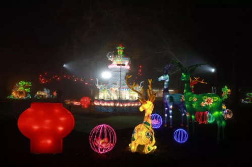 “塞納古堡彩燈燈光嘉年華” “和諧大自然”主題區(qū)域。