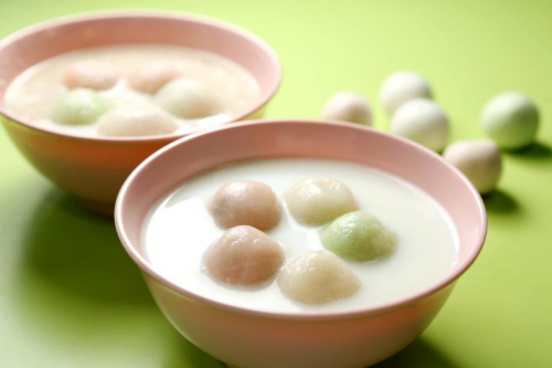 75花生湯圓有花生、黑芝麻、綠茶、芋頭及紅豆沙五種餡料口味。(龍國雄攝)