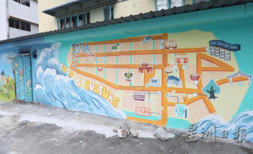 雙溪威新村增設(shè)多幅壁畫(huà)，其中一幅畫(huà)有雙溪威的地標(biāo)，只需跟著地圖就能游覽新村。