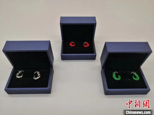 張盧卡公司設計的辣椒元素文創(chuàng)產品。 陳選斌 攝