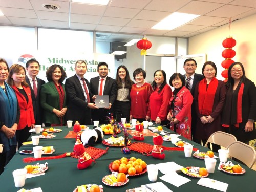 盧漢士宣讀市政府聲明。(美國中文網(wǎng)/邱洪輝 攝)