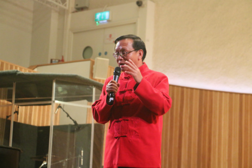 中國(guó)駐英國(guó)大使館僑務(wù)參贊盧海田致辭。(《歐洲時(shí)報(bào)》/田皓雪子 攝)