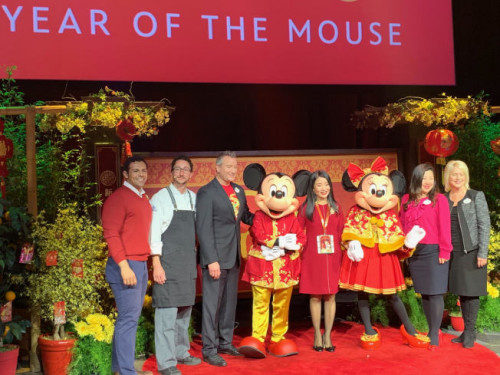 美國迪斯尼米老鼠慶祝農(nóng)歷鼠年。(美國《世界日報》/張宏 攝)