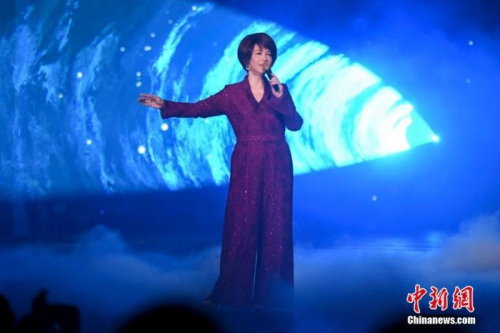 臺灣歌手蔡琴登臺獻(xiàn)唱。楊華峰 攝
