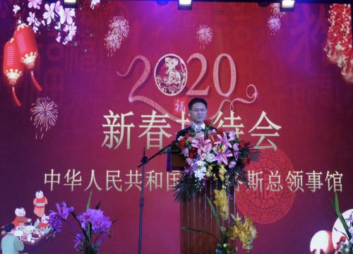 中國駐拉各斯總領(lǐng)事儲茂明致辭。(《西非華文報》黃清華 攝)