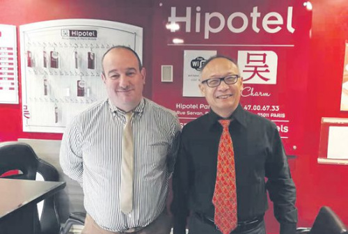 吳秦和納比爾在希泊泰酒店。(《歐洲時(shí)報(bào)》/黃冠杰 攝)