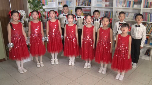 意大利新玉語言學(xué)?！陡杪暸c微笑》