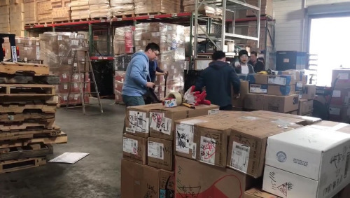 舊金山華人援助武漢物資。(美國中文網(wǎng))