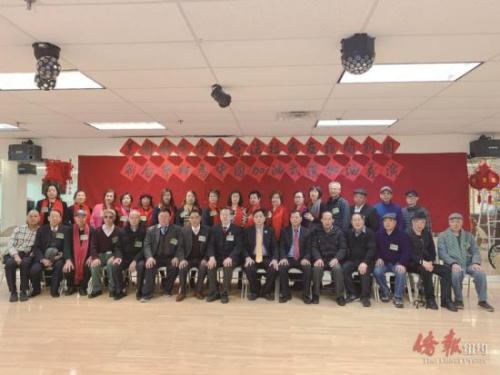 閩籍鄉(xiāng)親鄉(xiāng)音詩朗誦，為打好防疫戰(zhàn)加油。 (紐約《僑報》張晶攝)