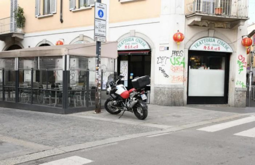 米蘭華人街最有名的隆昌點(diǎn)心店門口羅雀。(《歐洲時(shí)報(bào)》夏曉彤?dāng)z)