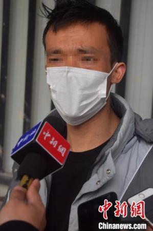 福建泉州欣佳酒店坍塌事故幸存者王昭(化名)接受<a target='_blank'  >中新網(wǎng)</a>記者專訪。（張斌 攝）