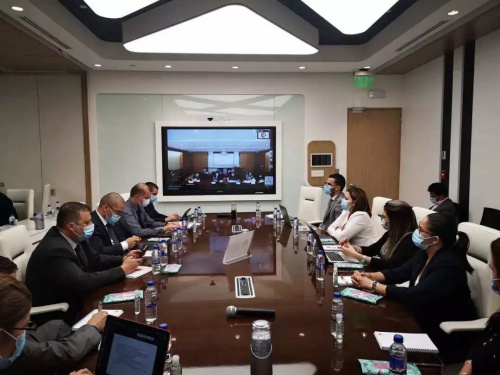 華為公司主持中國國內(nèi)抗疫專家和哥斯達黎加衛(wèi)生局高層針對新冠肺炎疫情視頻連線會議。(圖片來源：作者提供)