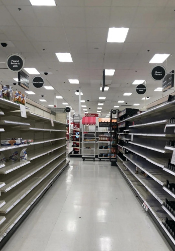 超市里空空的貨架。(圖片來源：作者提供)