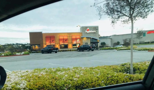 空空的停車場(chǎng)。(圖片：作者提供)