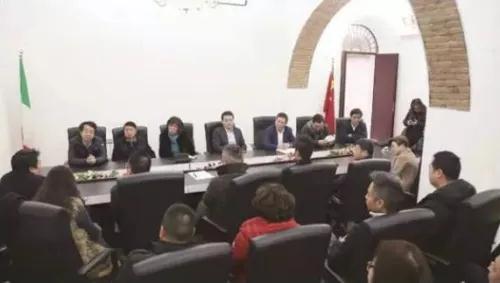 資料圖：當(dāng)?shù)貢r(shí)間2月25日，羅馬華社召開(kāi)關(guān)于抗擊疫情緊急會(huì)議。(《歐洲時(shí)報(bào)》記者張銳 攝)