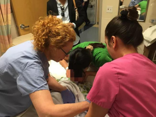 新冠肺炎疫情嚴(yán)重，一線第一線的護(hù)理人員卻缺乏口罩保護(hù)。(美國(guó)《世界日?qǐng)?bào)》記者李榮／攝影)