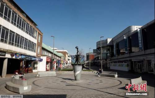 資料圖：英國(guó)赫默爾亨普斯特德，城市街頭冷冷清清。