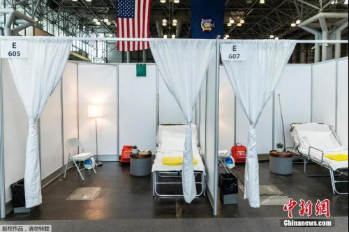 資料圖：美國紐約曼哈頓的賈維茨會議中心搭建的臨時醫(yī)療點。