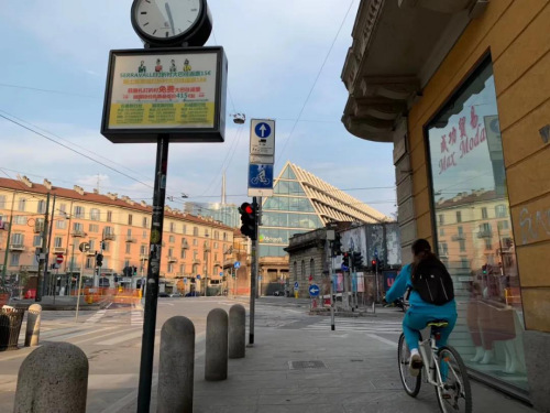 意大利華人街街頭。（作者供圖）