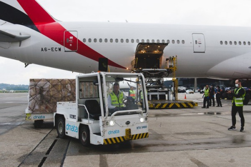 圖為從中國(guó)購(gòu)買的新冠檢測(cè)試紙4月1日運(yùn)抵巴西。(南美僑報(bào)網(wǎng))