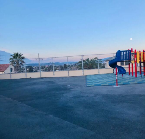 早晨寧?kù)o的校園。受訪者供圖