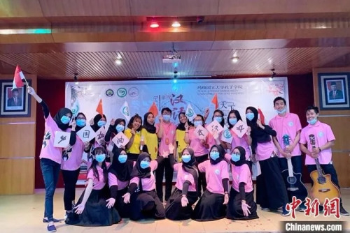 資料圖：3月7日，由印尼瑪瑯國(guó)立大學(xué)孔子學(xué)院舉辦的“天下一家”主題漢語(yǔ)日比賽活動(dòng)在該校舉行?，敩槆?guó)立大學(xué)孔子學(xué)院 供圖