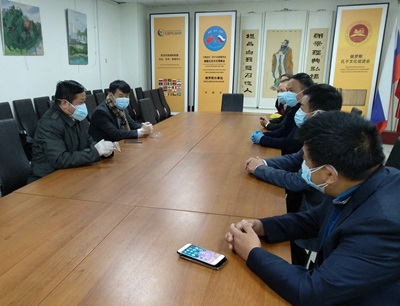 張漢暉大使再次看望慰問在俄華商和僑團(tuán)代表。