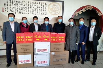 張漢暉大使再次看望慰問在俄華商和僑團(tuán)代表。