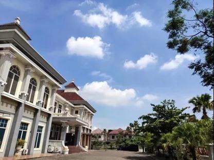 印尼泗水新中三語學校。(受訪者供圖)