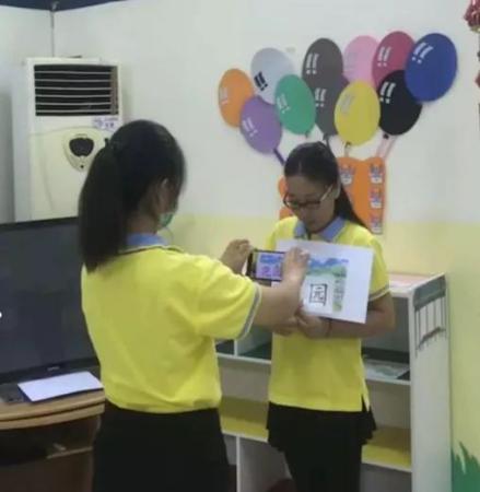 外派教師錄制課程。受訪者供圖 