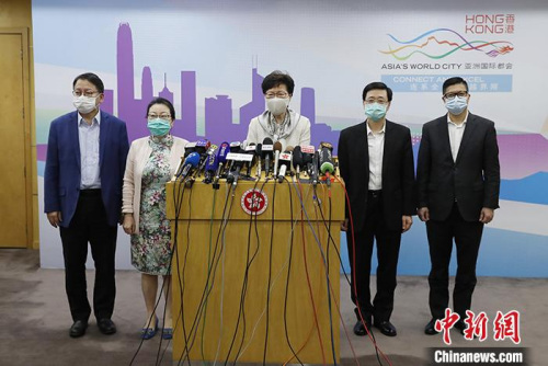 　6月3日，香港特別行政區(qū)行政長官林鄭月娥在北京表示，她與香港特區(qū)政府十分支持涉港國安立法，會全面配合全國人大常委會相關(guān)立法工作。林鄭月娥傍晚在香港特別行政區(qū)政府駐北京辦事處舉辦記者會，介紹訪京行程并回答記者提問。 <a target='_blank' >中新社</a>記者 韓海丹 攝