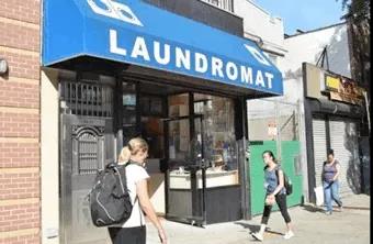 　資料圖：美國紐約一家華裔洗衣店。(美國《世界日報》/朱澤人 攝)