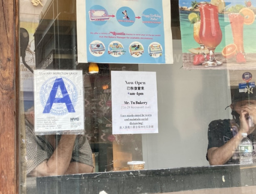 法拉盛商業(yè)開始復蘇，同時防疫工作也不放松。(記者朱蕾/攝影)