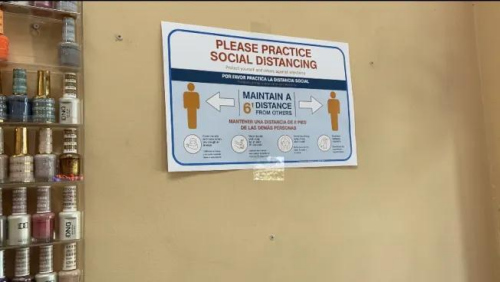 美甲店配合衛(wèi)生局防疫措施恢復營業(yè)。(美國《世界日報》 /謝雨珊 攝 )