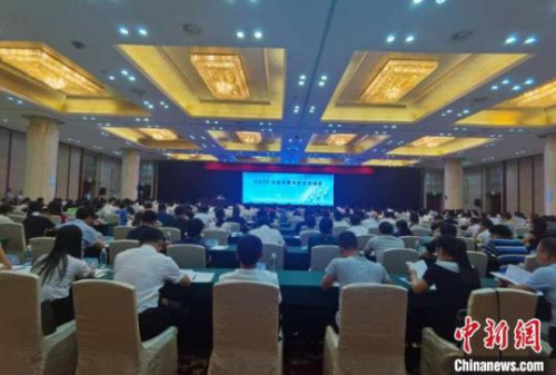 　7月2日，江西省外事綜合服務(wù)管理平臺(tái)上線儀式暨2020年全省外事專管員培訓(xùn)會(huì)議在南昌舉行?！￡愓萝姟z