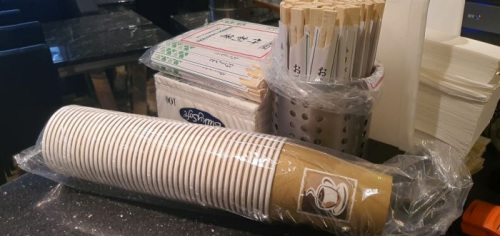 　錦里準(zhǔn)備的一次性餐具。(受訪者提供)