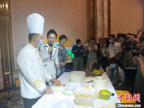 該市將呈現(xiàn)一系列豐富的活動，邀八方來客共賞“小黃花大產(chǎn)業(yè)”?！钆迮?攝