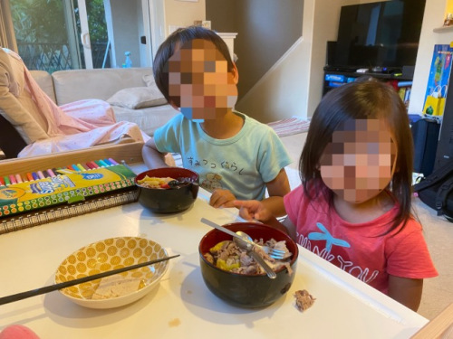 很多家長都在掙扎到底要不要秋季時(shí)讓孩子去學(xué)校。（美國《世界日報(bào)》記者李榮 攝）