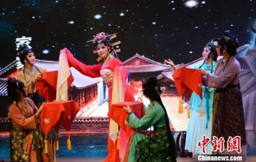 　圖為莆仙戲《海神媽祖·梳發(fā)立志》選段。莆仙戲劇院 供圖