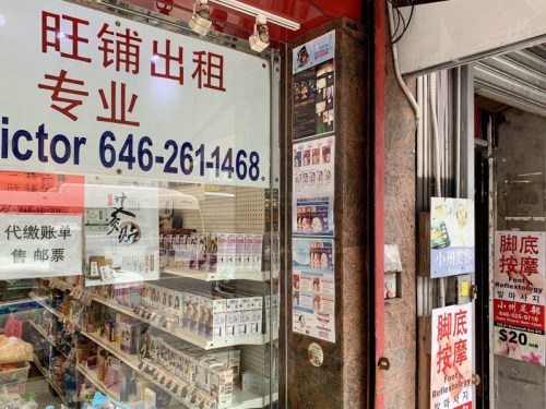 新冠肺炎疫情給小商家租戶帶來巨大的壓力，社區(qū)轉租店面增多。(美國《世界日報》記者劉大琪 攝)