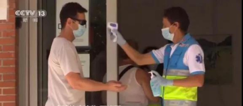 資料圖：西班牙學(xué)校復(fù)課。(央視新聞視頻截圖)