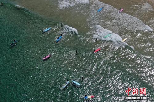 （高質量發(fā)展調(diào)研行）海南萬寧：打造“沖浪+旅游”產(chǎn)業(yè)業(yè)態(tài)