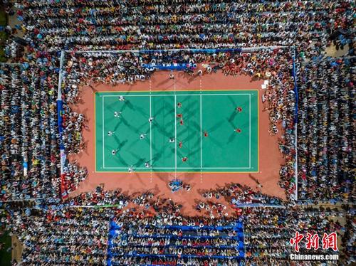 海南文昌“村VA”決賽盛況空前 看臺層層爆滿