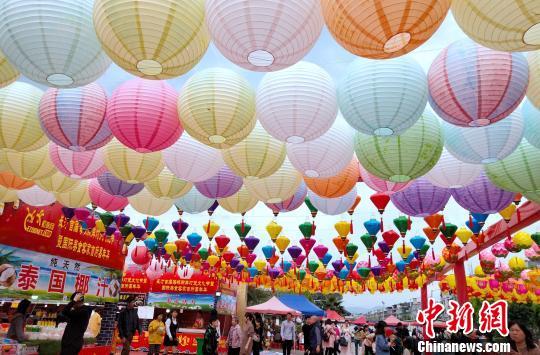 “客家首府”福建長汀舉辦首屆海峽兩岸燈籠文化節(jié)