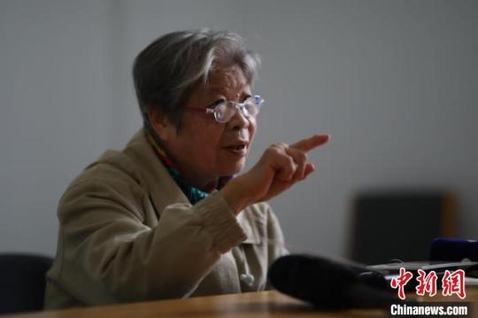 日前，在侵華日軍南京大屠殺遇難同胞紀念館，南京大屠殺幸存者高如琴講述了她們家在南京大屠殺浩劫中的遭遇?！°蟛?攝