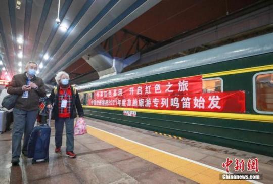 資料圖：圖為游客在北京站乘車。 <a target='_blank' href=