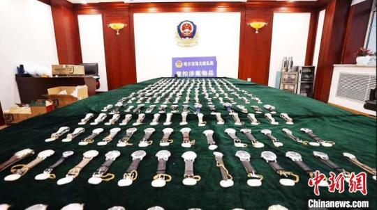 黑龍江破獲1.83億元走私手表案查扣涉案手表1558塊