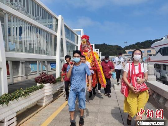 媽祖金身上船渡海?！≈禧惢?攝