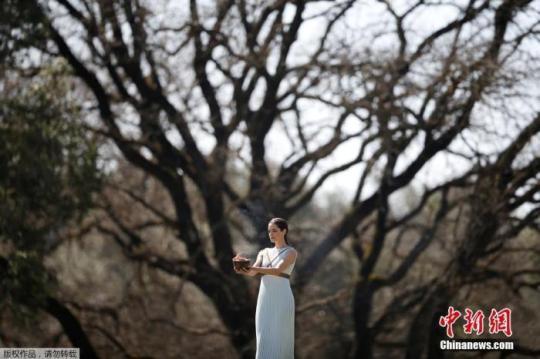 資料圖：東京奧運(yùn)圣火采集儀式現(xiàn)場。