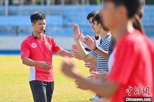 蘇炳添分享體驗課暨南大學(xué)開講 受學(xué)生追捧 陳驥旻 攝